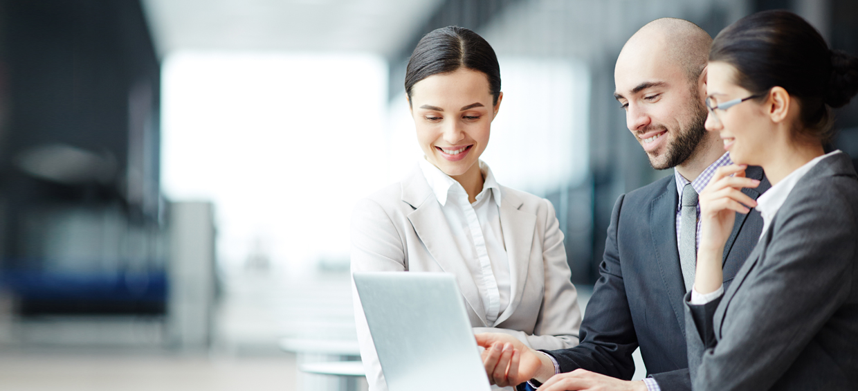 SV_Header_CulturalAlignment C-suite around a laptop - Sheer Velocity Diversity Recruiter